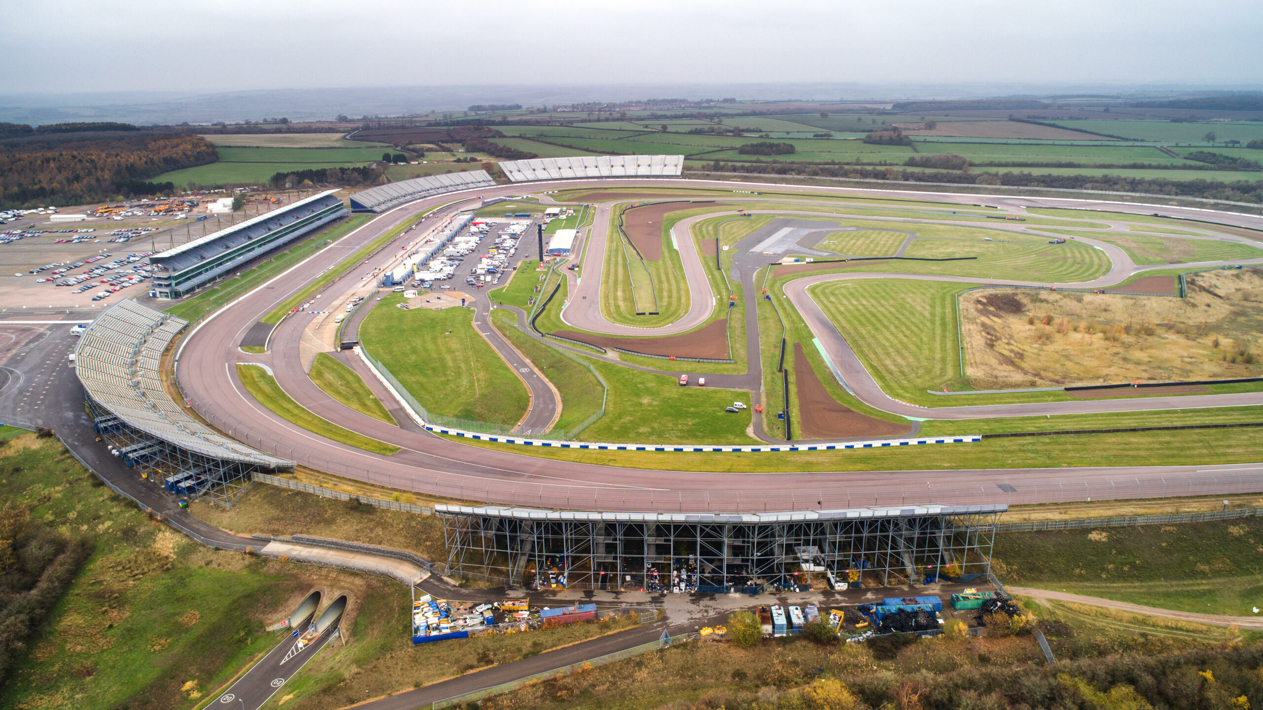 rockingham motor speedway uk stock car cart indycar oval raceway