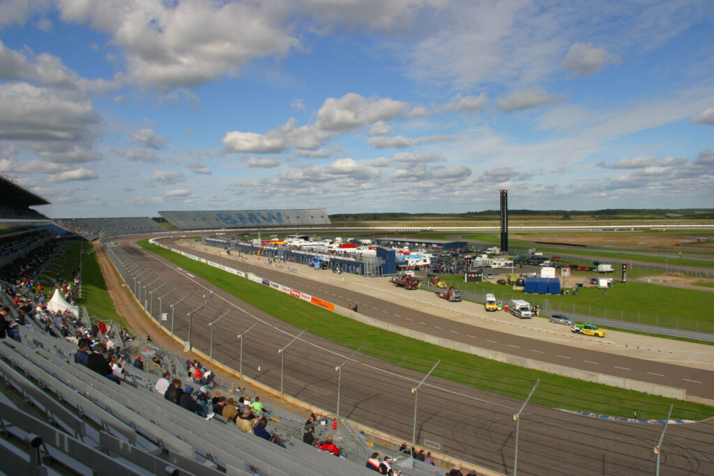 rockingham motor speedway uk stock car oval race track